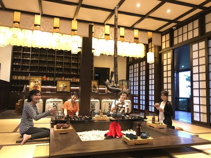 Ăn Tết b&ecirc;n ngo&agrave;i: Lựa chọn của gia đ&igrave;nh ng&agrave;y nay - Ảnh 2.