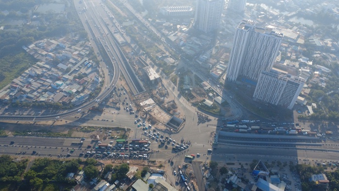 TPHCM thi c&ocirc;ng xuy&ecirc;n Tết để kịp tăng trưởng 2 con số - Ảnh 1.