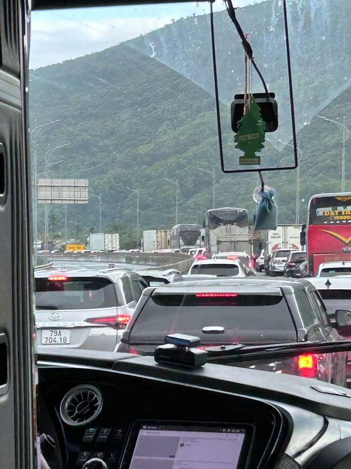 &Ugrave;n tắc k&eacute;o d&agrave;i tại khu vực Đ&egrave;o Cả - Ảnh 5.