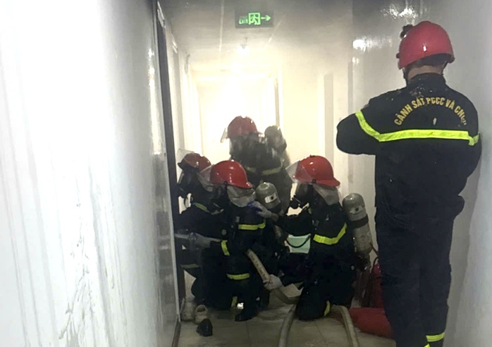 Ch&aacute;y chung cư ở Nha Trang , 2 người tử vong trong vụ hỏa hoạn nghi&ecirc;m trọng - Ảnh 2.