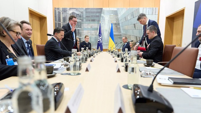 Ukraine nhận "mưa viện trợ", quyết nhắm tới kinh tế Nga - Ảnh 2. Ukraine nhận "mưa viện trợ", quyết nhắm kinh tế Nga - Ảnh 2.