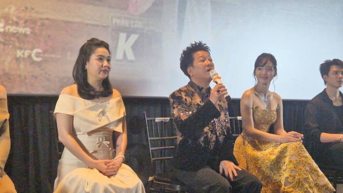 Trường Giang "đau đầu" khi muốn c&oacute; kỷ niệm với d&agrave;n anh em - Ảnh 1.