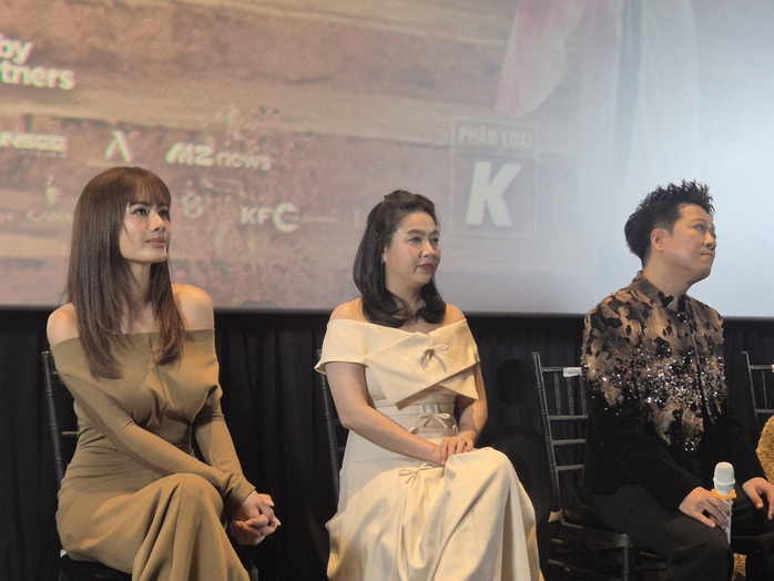 Trường Giang "đau đầu" khi muốn c&oacute; kỷ niệm với d&agrave;n anh em - Ảnh 3.