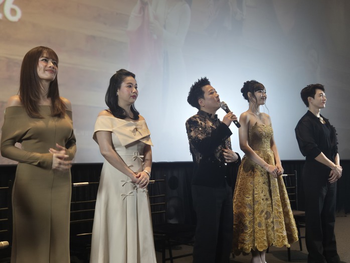 Trường Giang "đau đầu" khi muốn c&oacute; kỷ niệm với d&agrave;n anh em - Ảnh 4.