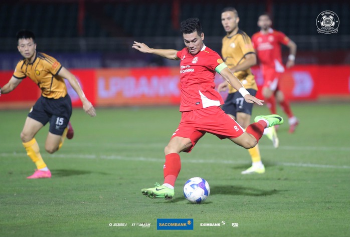 Tiền đạo Tiến Linh tặng 50 triệu đồng cho đồng nghiệp CLB Thanh H&oacute;a - Ảnh 1.