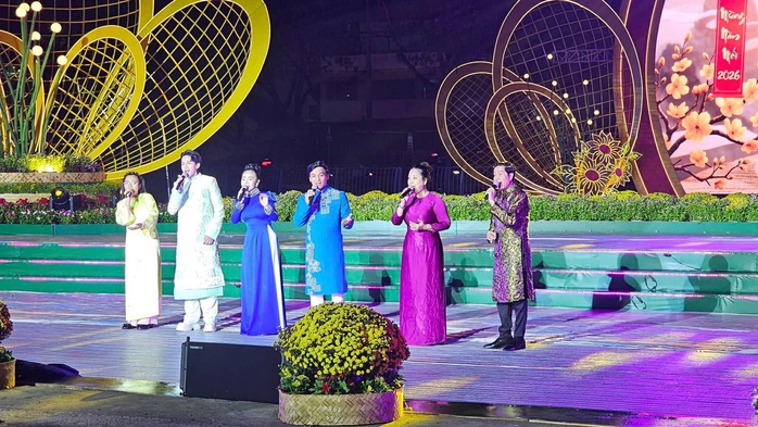 "Rực rỡ bến ngọc thuyền hoa" &ndash; khi di sản ng&acirc;n vang giữa l&ograve;ng đ&ocirc; thị hiện đại - Ảnh 3.