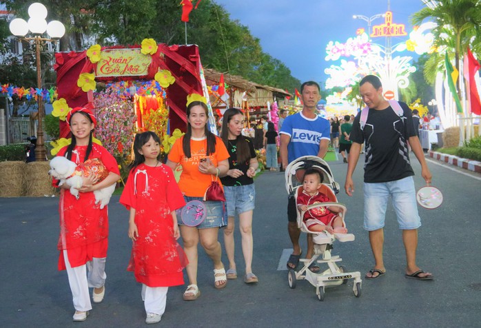 VIDEO: K&yacute; ức Tết xưa &ugrave;a về ở chợ qu&ecirc; giữa phố  - Ảnh 12.