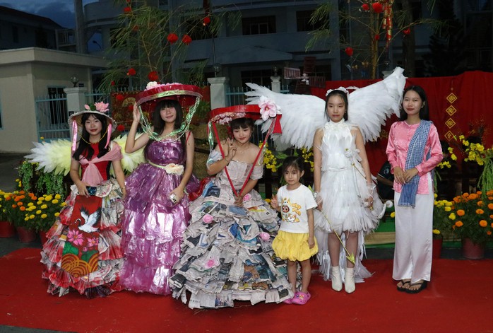 VIDEO: K&yacute; ức Tết xưa &ugrave;a về ở chợ qu&ecirc; giữa phố  - Ảnh 20.