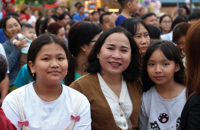 VIDEO: K&yacute; ức Tết xưa &ugrave;a về ở chợ qu&ecirc; giữa phố  - Ảnh 3.