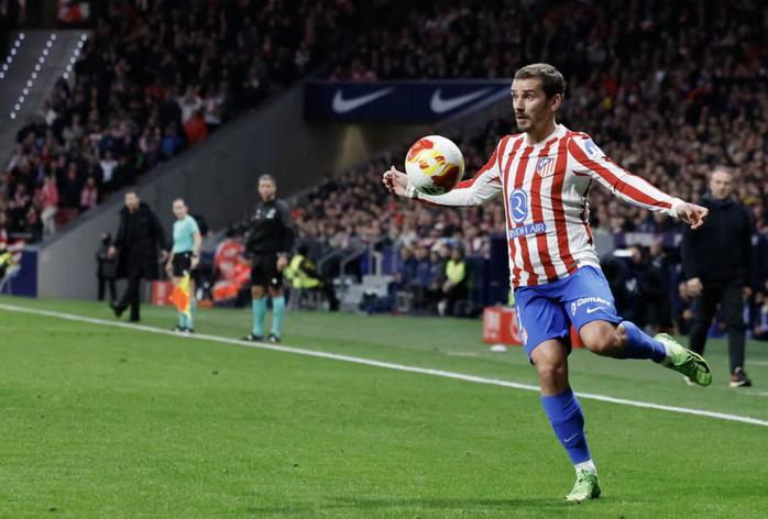 H&agrave;ng thủ sụp đổ, Barcelona thảm bại kh&oacute; tin b&aacute;n kết C&uacute;p Nh&agrave; vua - Ảnh 2.