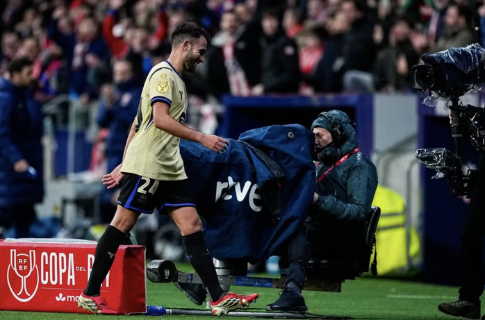 H&agrave;ng thủ sụp đổ, Barcelona thảm bại kh&oacute; tin b&aacute;n kết C&uacute;p Nh&agrave; vua - Ảnh 6.