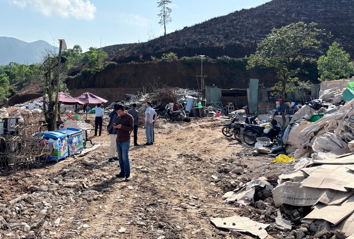 Đ&agrave; Nẵng ph&aacute;t hiện b&atilde;i tập kết chất thải tr&aacute;i ph&eacute;p ở B&agrave; N&agrave; năm 2026 - Ảnh 1.