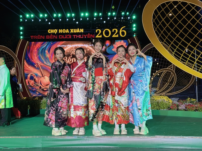 Nhóm VSTAR ấn tượng ở "Rực rỡ bến ngọc thuyền hoa" - Ảnh 1.