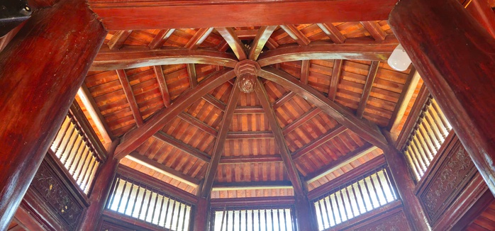 Cận cảnh ng&ocirc;i đền thờ cố Tổng B&iacute; thư L&ecirc; Duẫn giữa l&ograve;ng hồ Kẻ Gỗ - Ảnh 8.