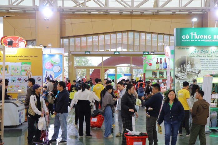 Hội chợ Tết 2026 thu h&uacute;t nửa triệu kh&aacute;ch v&agrave; doanh số ấn tượng - Ảnh 1.