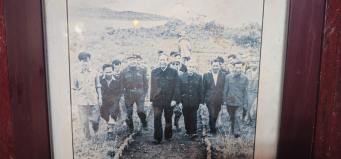 Cận cảnh ng&ocirc;i đền thờ cố Tổng B&iacute; thư L&ecirc; Duẫn giữa l&ograve;ng hồ Kẻ Gỗ - Ảnh 11.