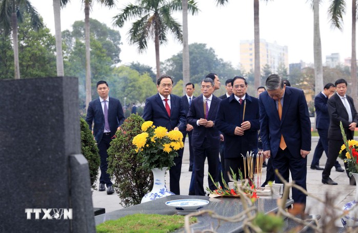 L&atilde;nh đạo Đảng, Nh&agrave; nước v&agrave;o Lăng viếng Chủ tịch Hồ Ch&iacute; Minh nh&acirc;n dịp Tết Nguy&ecirc;n đ&aacute;n B&iacute;nh Ngọ - Ảnh 7.