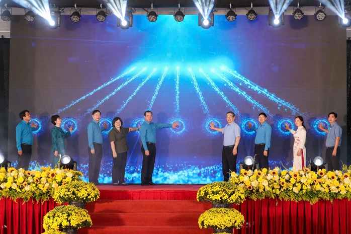 Chợ Tết C&ocirc;ng đo&agrave;n trực tuyến đ&atilde; phục vụ 215.000 lượt c&ocirc;ng nh&acirc;n lao động mua sắm trị gi&aacute; gần 110 tỉ đồng - Ảnh 2.