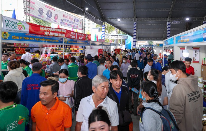Chợ Tết C&ocirc;ng đo&agrave;n trực tuyến đ&atilde; phục vụ 215.000 lượt c&ocirc;ng nh&acirc;n lao động mua sắm trị gi&aacute; gần 110 tỉ đồng - Ảnh 6.