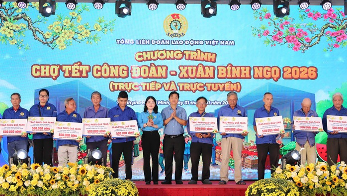 Chợ Tết C&ocirc;ng đo&agrave;n trực tuyến đ&atilde; phục vụ 215.000 lượt c&ocirc;ng nh&acirc;n lao động mua sắm trị gi&aacute; gần 110 tỉ đồng - Ảnh 4.