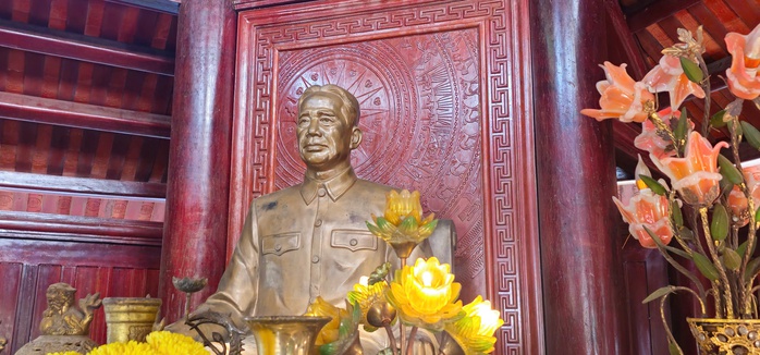 Cận cảnh ng&ocirc;i đền thờ cố Tổng B&iacute; thư L&ecirc; Duẫn giữa l&ograve;ng hồ Kẻ Gỗ - Ảnh 10.