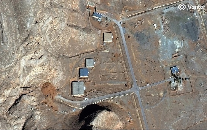 Iran chặn lối v&agrave;o khu hạt nh&acirc;n, triển khai hệ thống Tirada-2S để ph&ograve;ng ngừa Mỹ - Ảnh 1.