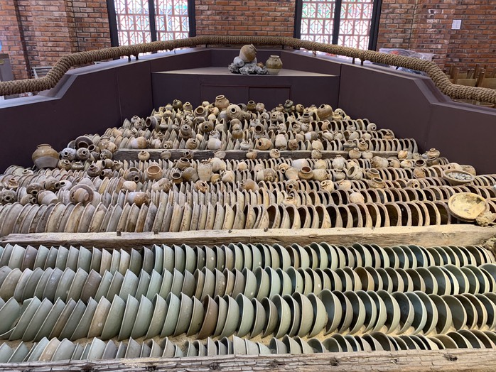 Chi&ecirc;m ngưỡng h&agrave;ng trăm cổ vật qu&yacute; hiếm từ những con t&agrave;u cổ Quảng Ng&atilde;i - Ảnh 7.