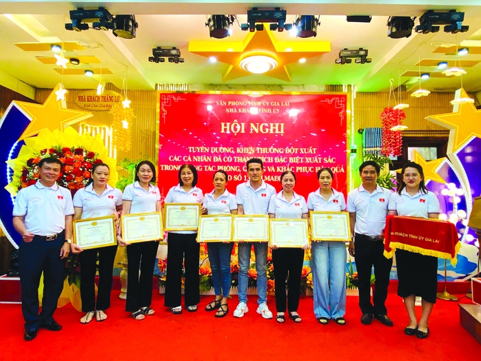 Bứt phá từ nền tảng nhiệm vụ chính trị - Ảnh 2. Bứt phá từ nền tảng nhiệm vụ chính trị - Ảnh 2.