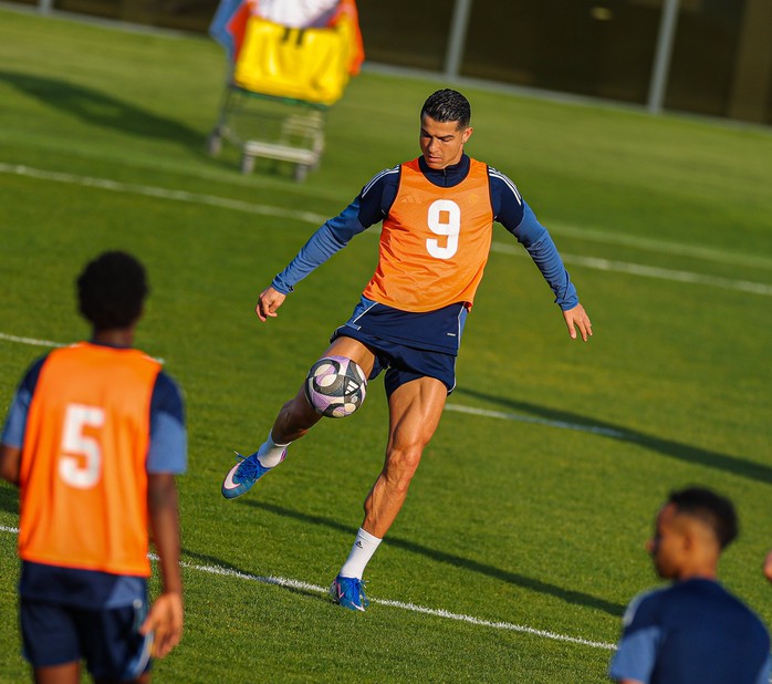 Ronaldo t&aacute;i xuất, Al-Nassr th&ecirc;m sức mạnh cho cuộc đua v&ocirc; địch - Ảnh 1.