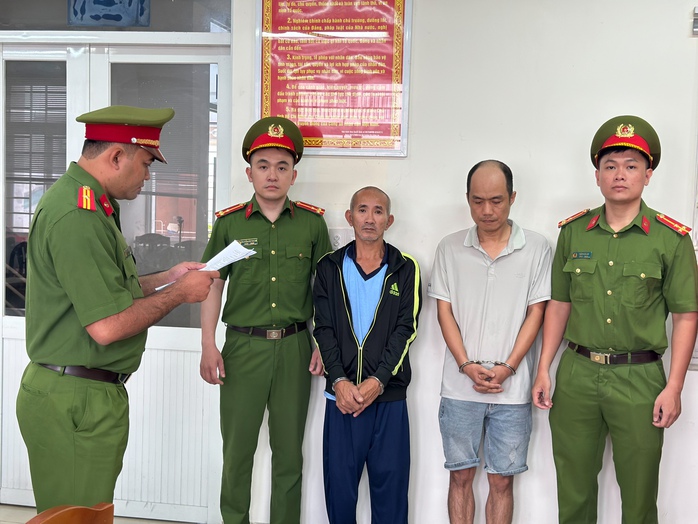 TPHCM: Hai người đánh nhau giữa đường bị khởi tố vì Gây rối trật tự công cộng - Ảnh 1. TPHCM: Hai người đánh nhau giữa đường bị khởi tố vì Gây rối trật tự công cộng - Ảnh 1.