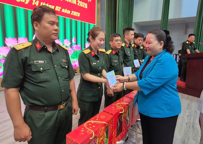 Ấm &aacute;p "Tết C&ocirc;ng đo&agrave;n &ndash; Nghĩa t&igrave;nh hậu phương qu&acirc;n đội" - Ảnh 2.