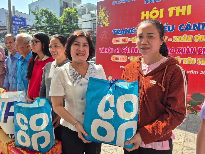 Ai cũng c&oacute; Tết - Ảnh 1.