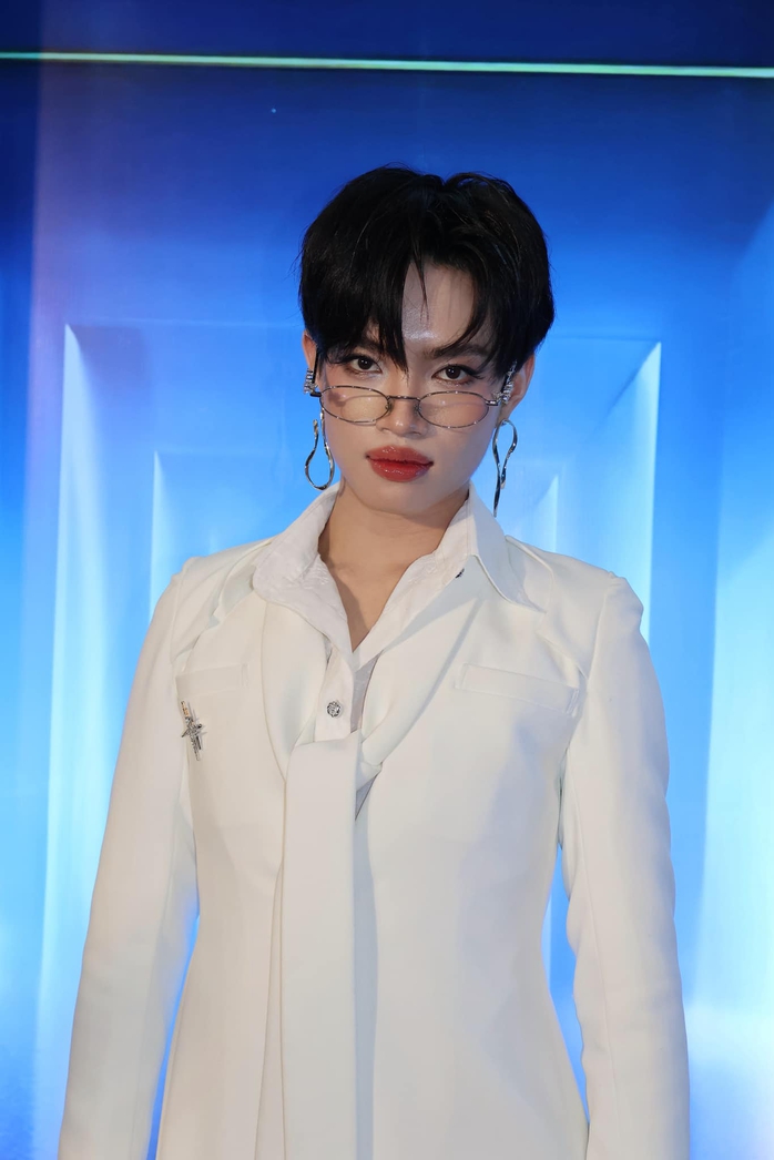 B&Agrave;I XU&Acirc;N ONLINE ĐĂNG NG&Agrave;Y 15-2 (28 TẾT). TỰA: Ph&aacute;p Kiều: "Tại đạo diễn Trấn Th&agrave;nh m&agrave; t&ocirc;i tăng 3kg!" - Ảnh 5.