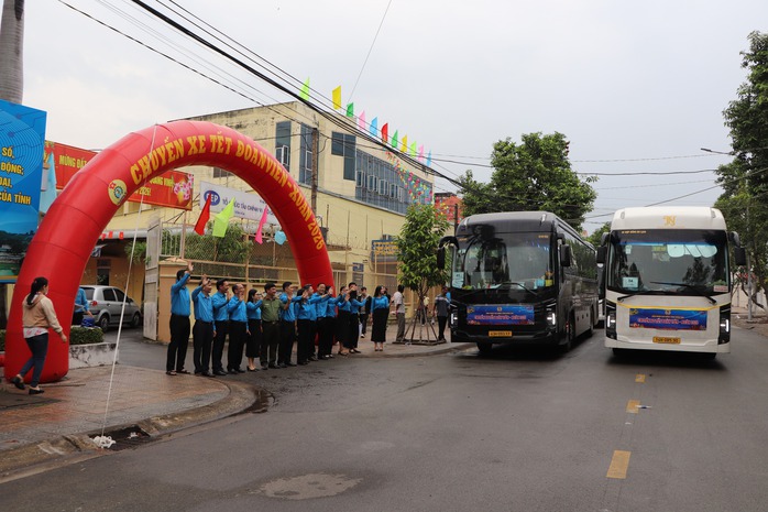 X&uacute;c động chuyến t&agrave;u, xe Xu&acirc;n chở c&ocirc;ng nh&acirc;n Đồng Nai về qu&ecirc; - Ảnh 3.