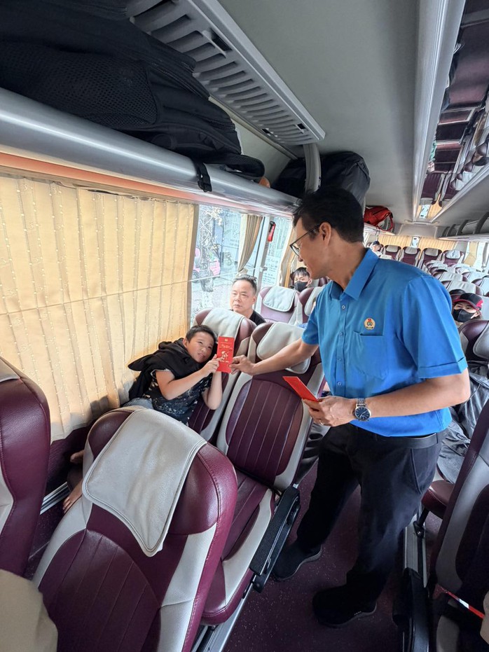 X&uacute;c động chuyến t&agrave;u, xe Xu&acirc;n chở c&ocirc;ng nh&acirc;n Đồng Nai về qu&ecirc; - Ảnh 8.