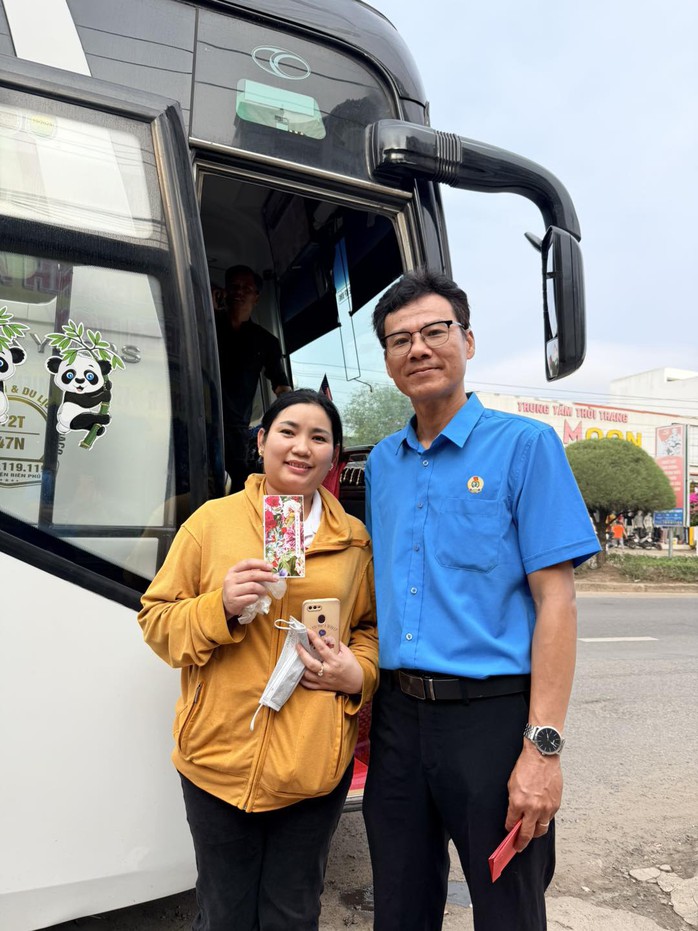 X&uacute;c động chuyến t&agrave;u, xe Xu&acirc;n chở c&ocirc;ng nh&acirc;n Đồng Nai về qu&ecirc; - Ảnh 9.