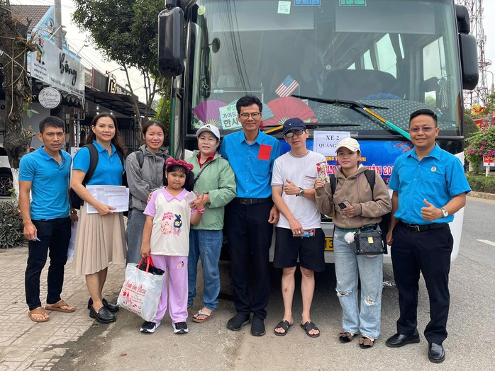 X&uacute;c động chuyến t&agrave;u, xe Xu&acirc;n chở c&ocirc;ng nh&acirc;n Đồng Nai về qu&ecirc; - Ảnh 15.