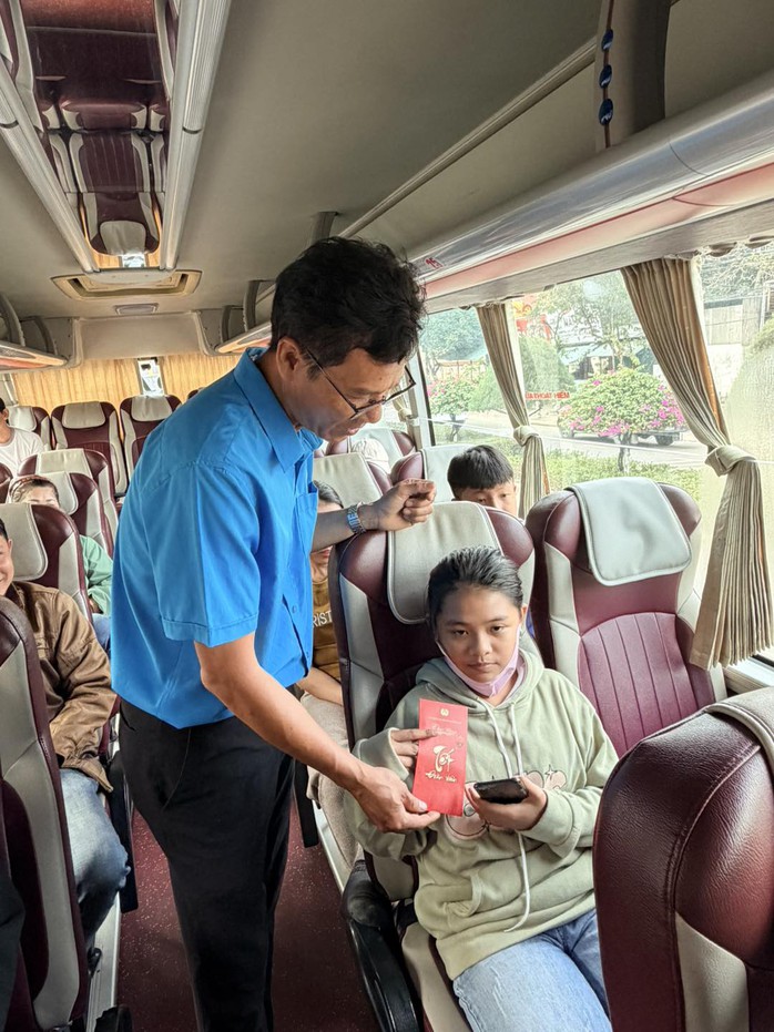 X&uacute;c động chuyến t&agrave;u, xe Xu&acirc;n chở c&ocirc;ng nh&acirc;n Đồng Nai về qu&ecirc; - Ảnh 16.