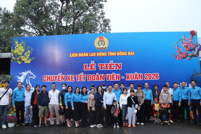 X&uacute;c động chuyến t&agrave;u, xe Xu&acirc;n chở c&ocirc;ng nh&acirc;n Đồng Nai về qu&ecirc; - Ảnh 4.