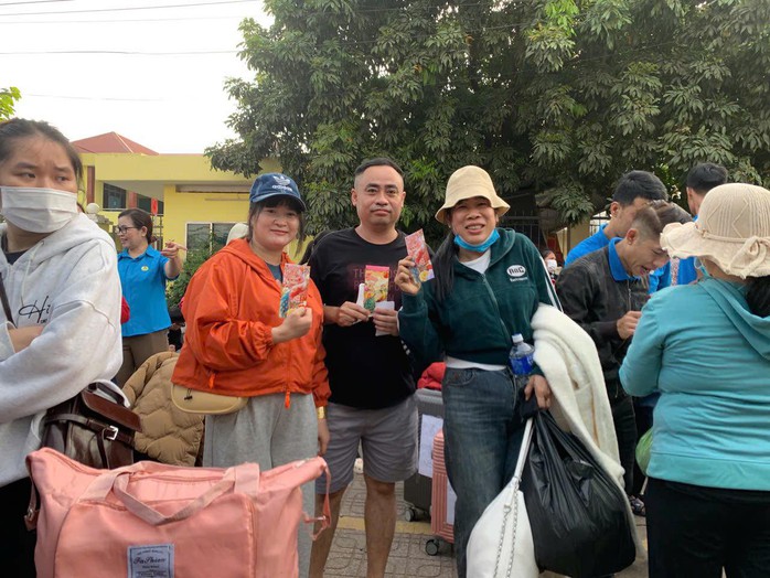 X&uacute;c động chuyến t&agrave;u, xe Xu&acirc;n chở c&ocirc;ng nh&acirc;n Đồng Nai về qu&ecirc; - Ảnh 17.