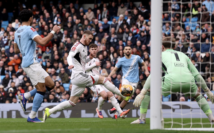 Man City thắng nhọc đối thủ giải hạng Ba, Guehi ghi dấu ấn tại FA Cup - Ảnh 1.