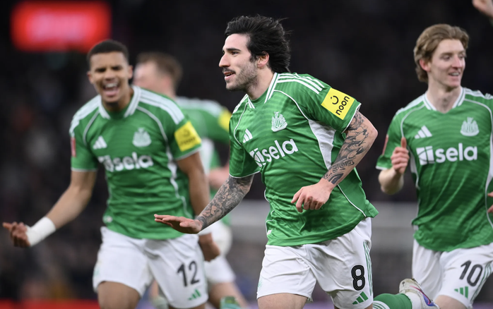 Newcastle ngược d&ograve;ng hạ Aston Villa, hi&ecirc;n ngang v&agrave;o v&ograve;ng 5 FA Cup - Ảnh 4.