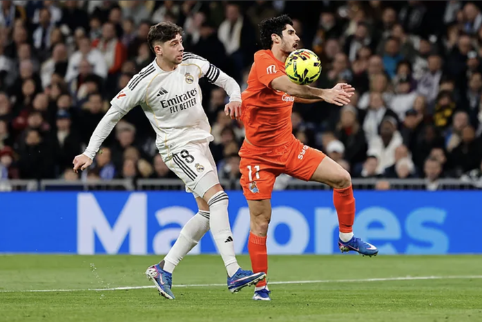 V&ugrave;i dập Real Sociedad, Real Madrid so&aacute;n ng&ocirc;i đỉnh bảng La Liga - Ảnh 1.