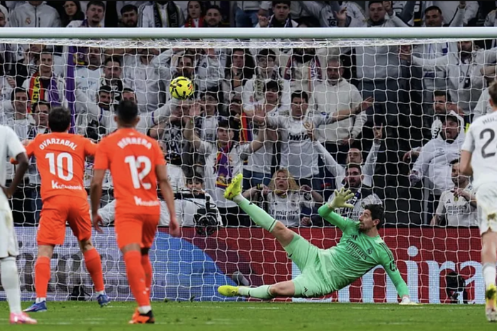 V&ugrave;i dập Real Sociedad, Real Madrid so&aacute;n ng&ocirc;i đỉnh bảng La Liga - Ảnh 3.