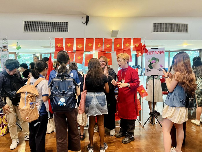 Đưa Tết Việt ra thế giới: Khi người trẻ l&agrave;m đại sứ văn h&oacute;a - Ảnh 2.