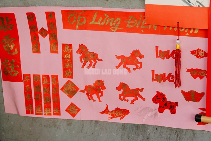 VIDEO: Cụ &ocirc;ng 80 tuổi vẫn ngồi viết liễn đến 29 Tết ở khu Chợ Lớn - Ảnh 16.