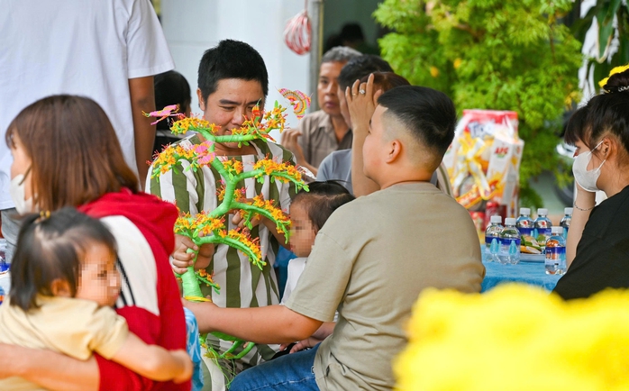 Thắp hy vọng ho&agrave;n lương từ "Ng&agrave;y hội gia đ&igrave;nh phạm nh&acirc;n" - Ảnh 1.