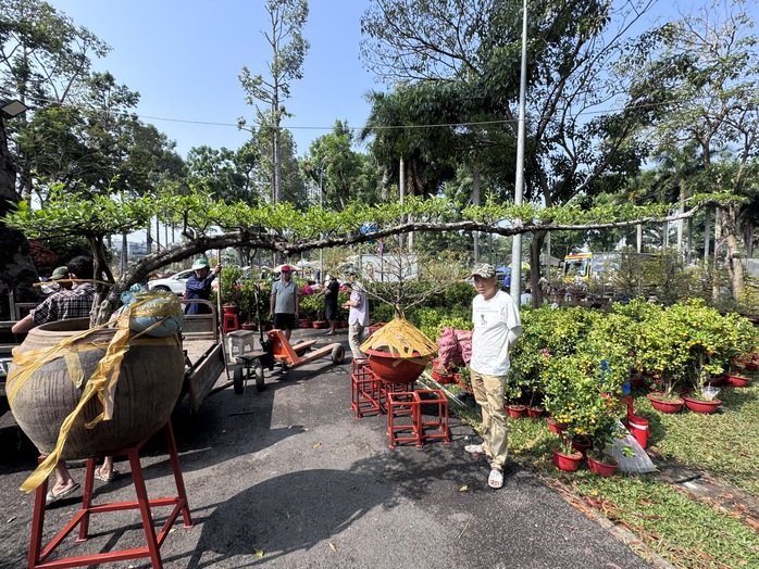 Kh&aacute;m ph&aacute; c&aacute;c lọai hoa kiểng lạ tại chợ hoa Tết 2026 ở TP HCM - Ảnh 9.
