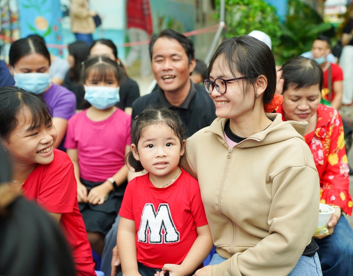 Niềm vui tr&ecirc;n những chuyến xe m&ugrave;a Xu&acirc;n 0 đồng hướng về qu&ecirc; hương - Ảnh 2.