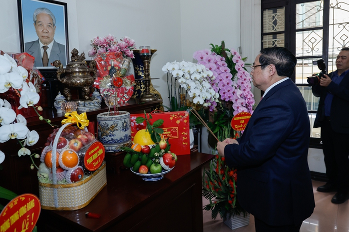 Thủ tướng ch&uacute;c Tết gia đ&igrave;nh c&aacute;c nguy&ecirc;n l&atilde;nh đạo Đảng , Nh&agrave; nước năm 2026 - Ảnh 6.